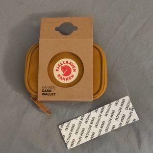 NWT Fjallraven Kanken Card Wallet in Color "Acorn"
